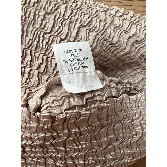 1990's crinkled pleated plisse beige cream polyester sleeveless crew neck top - Picture 8 of 8